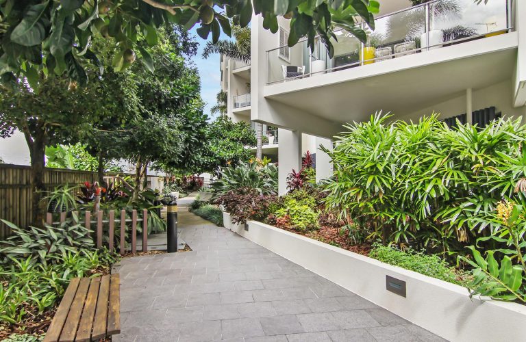 space-holiday-apartments_garden