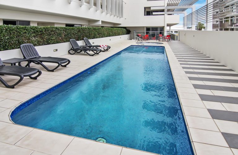 space-holiday-apartments_swimming-pool
